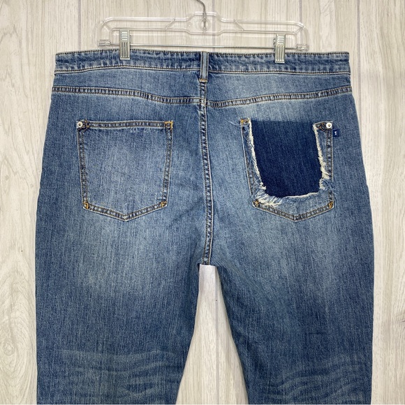 Anthropologie Pilcro The Heritage Boyfriend Distressed Busted Knee Jeans size 32 - Picture 6 of 12